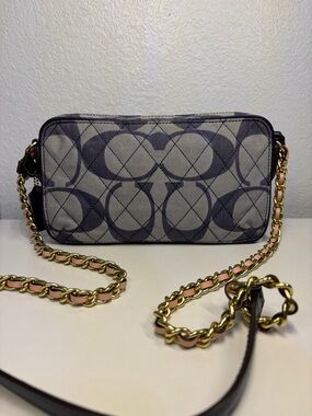 COACH POPPY QUILTED SIGNATURE DENIM FLIGHT BAG/ SWING BAG #25044